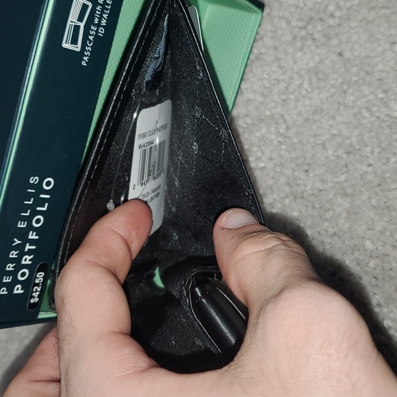 NEW Perry Ellis Portfolio Wallet - Picture 9 of 11